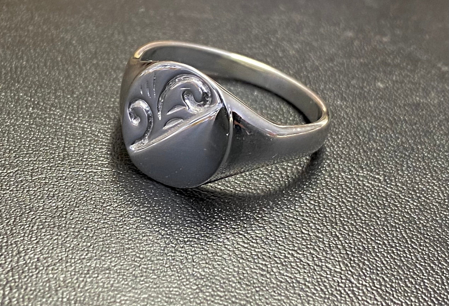 Men's Signet Sterling Silver 13.2 mm x 12.0 mm Heavyweight Oval Shape Ring