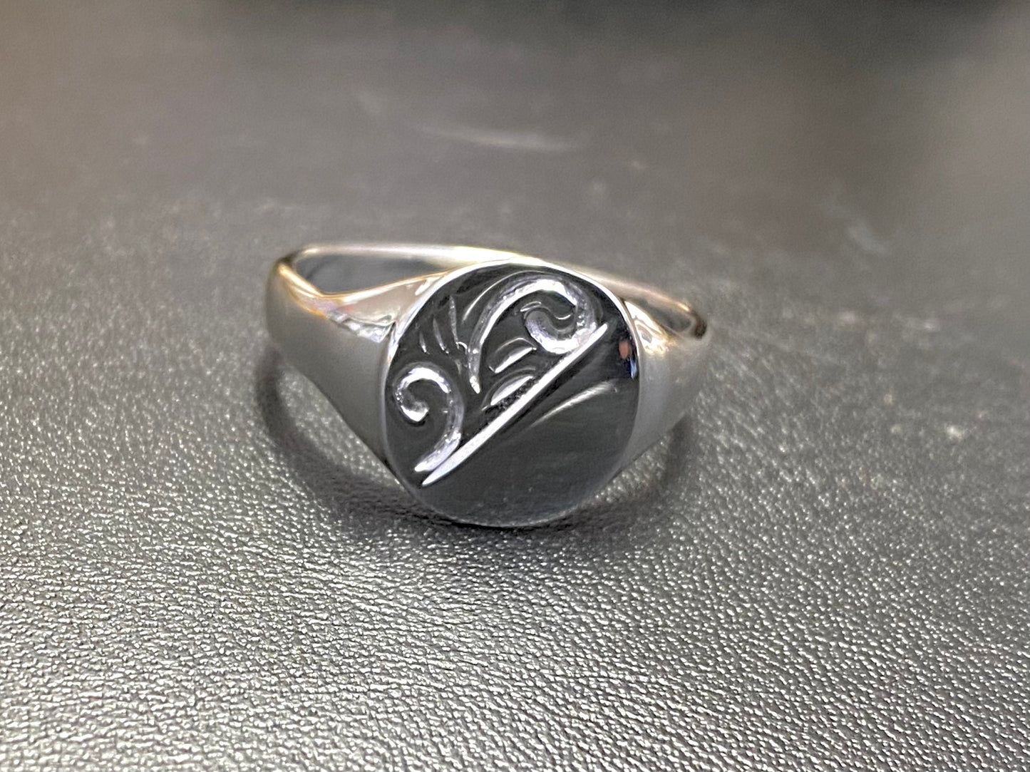 Men's Signet Sterling Silver 13.2 mm x 12.0 mm Heavyweight Oval Shape Ring