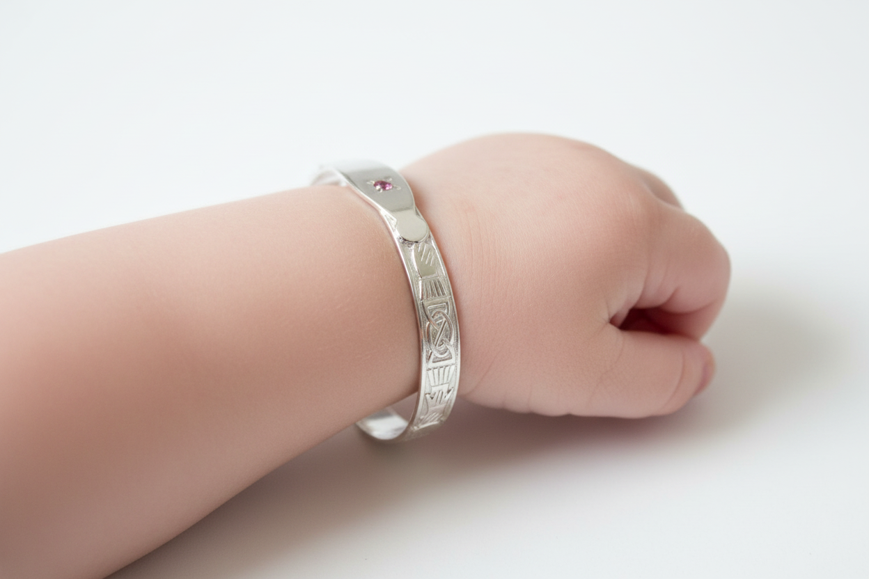 Kids Silver Claddagh Pink CZ Stone Expandable Bangle