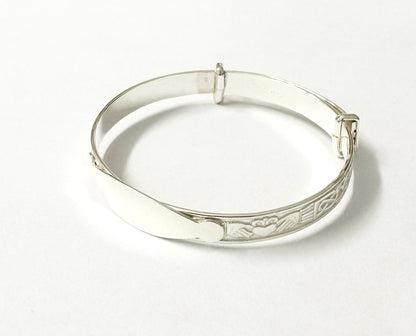 Kids Claddagh Expandable Bangle With Engravable Disc