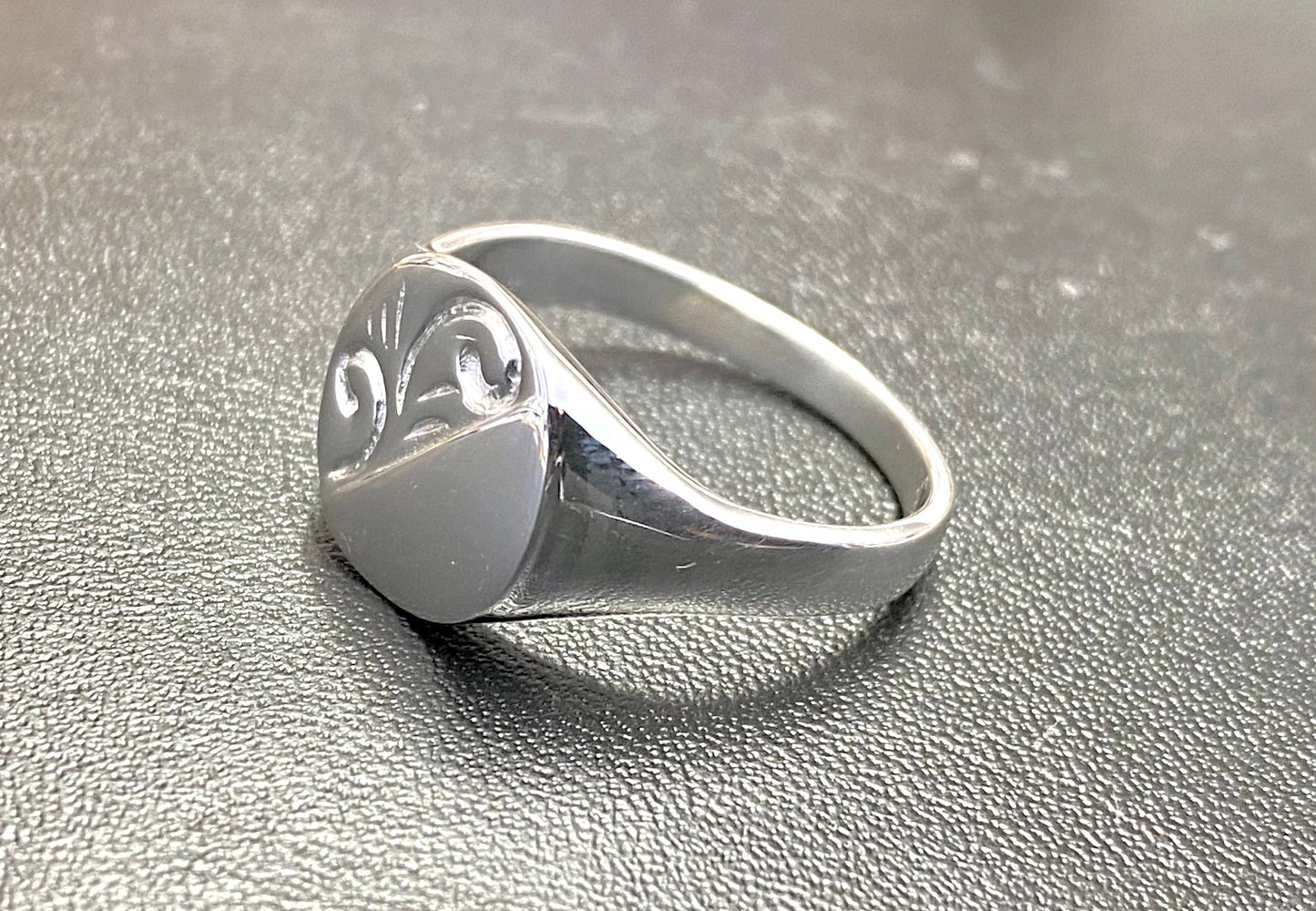 Men's Signet Sterling Silver 13.2 mm x 12.0 mm Heavyweight Oval Shape Ring