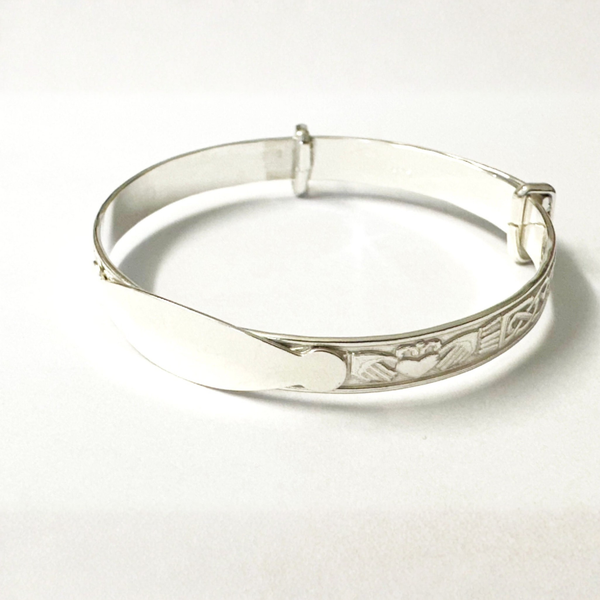 Kids Claddagh Expandable Bangle With Engravable Disc